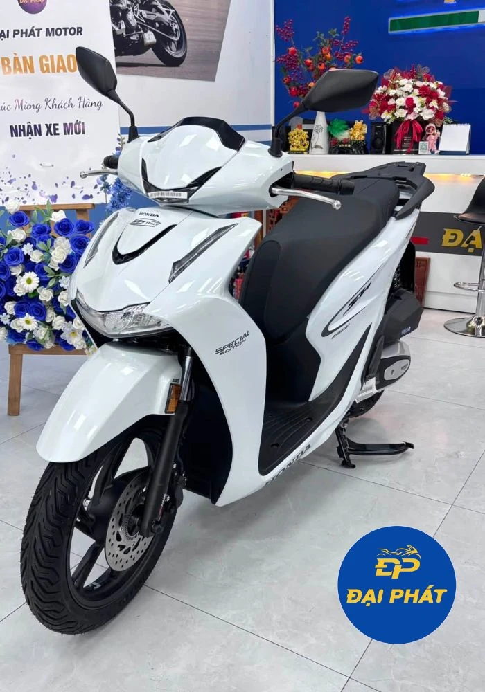 Giao xe thành công – Honda SH150i Special Edition màu trắng chính thức về tay khách hàng